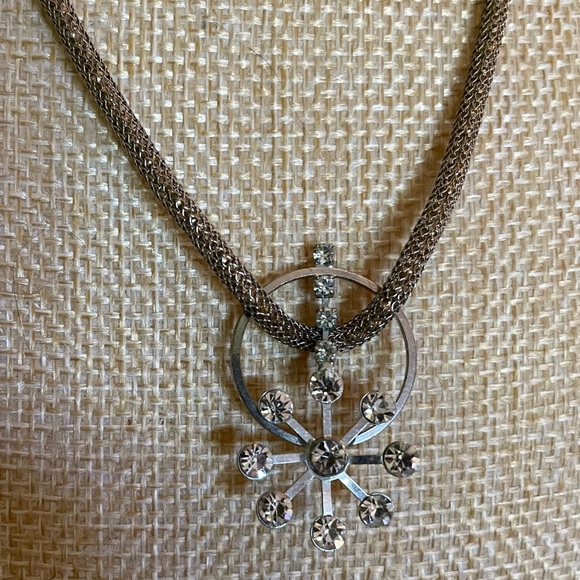 Elegant Swarovski Style Gold Mesh with Crystals Chain Necklace - Picture 5 of 9